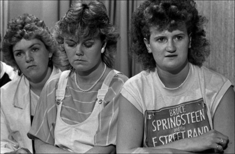 FinnClodagh's tweet photo. #ThroughHerEyes
Hollywood strikers might take inspiration from Mary Manning, the Dunne's Stores worker who protested against apartheid by refusing to handle South African grapefruit #otd in 1984. She was suspended and 9 co-workers went on strike. They held out for *two* years https://t.co/k2pIin51kQ