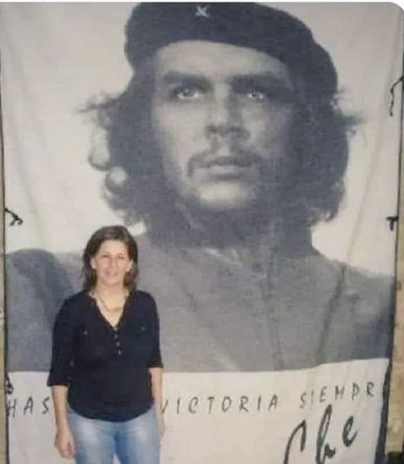 vitoquiles's tweet photo. Sí, Yolanda Díaz ha criticado en el debate las fotos que tienen los demás. #DebateFinalRTVE https://t.co/DzUNz0bxGn