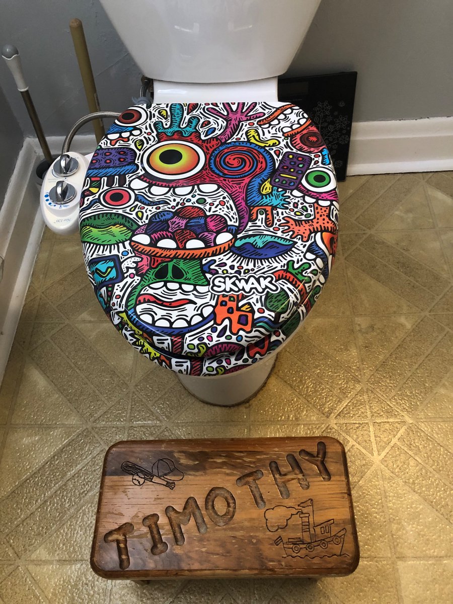 MessengerTim's tweet image. No wife.
No kids.
No girlfriend.
No friends.
He shops online.