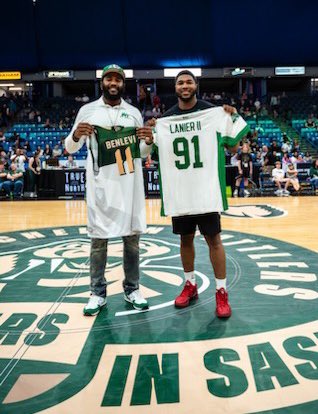 TheBigGuyWJCL's tweet photo. How awesome is this?  Two of Savannah’s finest reunited in Saskatchewan. @Tspoon90 and @MastaBruce_ swapping jerseys at halftime of Malik’s game. The two former Jenkins standouts now playing professionally in Canada. #912Proud https://t.co/9jYVDHj3sJ