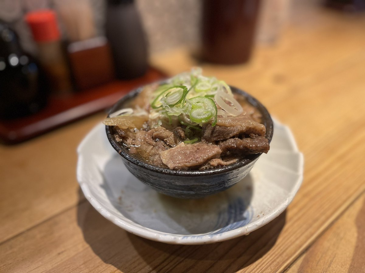 先日神田でたまたま入った角打ちが美味しかった。また伺いたい。

今朝は曇り空で蒸し暑い朝。

今日も仕上げの1杯を楽しみにがんばりましょう！

#ハイボール
#ホッピー
#角打ち
#神田