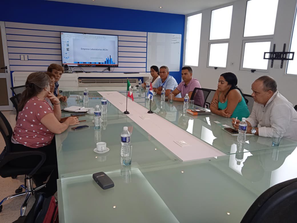 AicaLaboratorio's tweet photo. Nos sentimos honrados de haber recibido la visita de Margarita García García, Diputada Federal del estado de Oaxaca de México y Secretaria de la Comisión de Salud de la Cámara de Diputados de México en nuestra empresa esta tarde. #DosisDeVida #VamosPorMás https://t.co/aEmV1i69ur