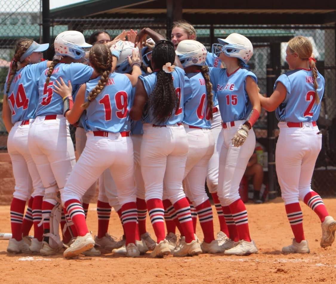 DefianceElite's tweet photo. 16u- A great team win to start off bracket play at the USFA 16A World Series ☀️ 
Raina Ross (2024): 2-3, 2B, 2 RBI
E. Blankenship (2025): 2-2, 2 RS, 1 RBI
M. Braun (2024): 1-2 & 2 RS
K. Ellison (2026): 2-3, HR, 4 RBIs, 1 RS

🏃🏼‍♀️💨 SB: Izzie May, Kiera Daniel, Rachel Ross

#DefianceElite