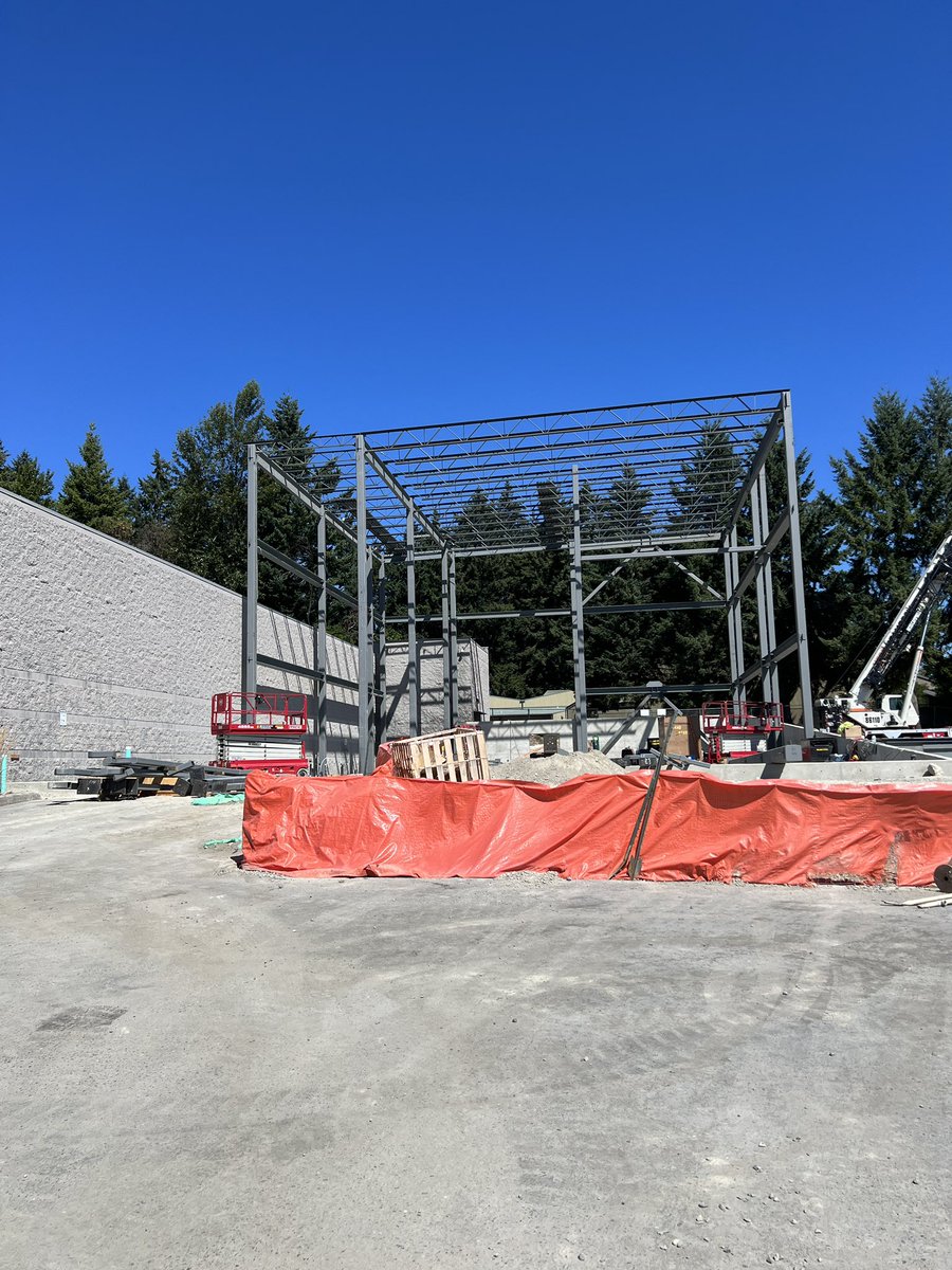 EdgeworksClimb's tweet photo. Looking good, Bellevue! Tomorrow construction will begin inside as we install partition walls to kick off construction indoors. Noise impacts will be limited to 7AM-3PM. https://t.co/Ecpe5geOHW