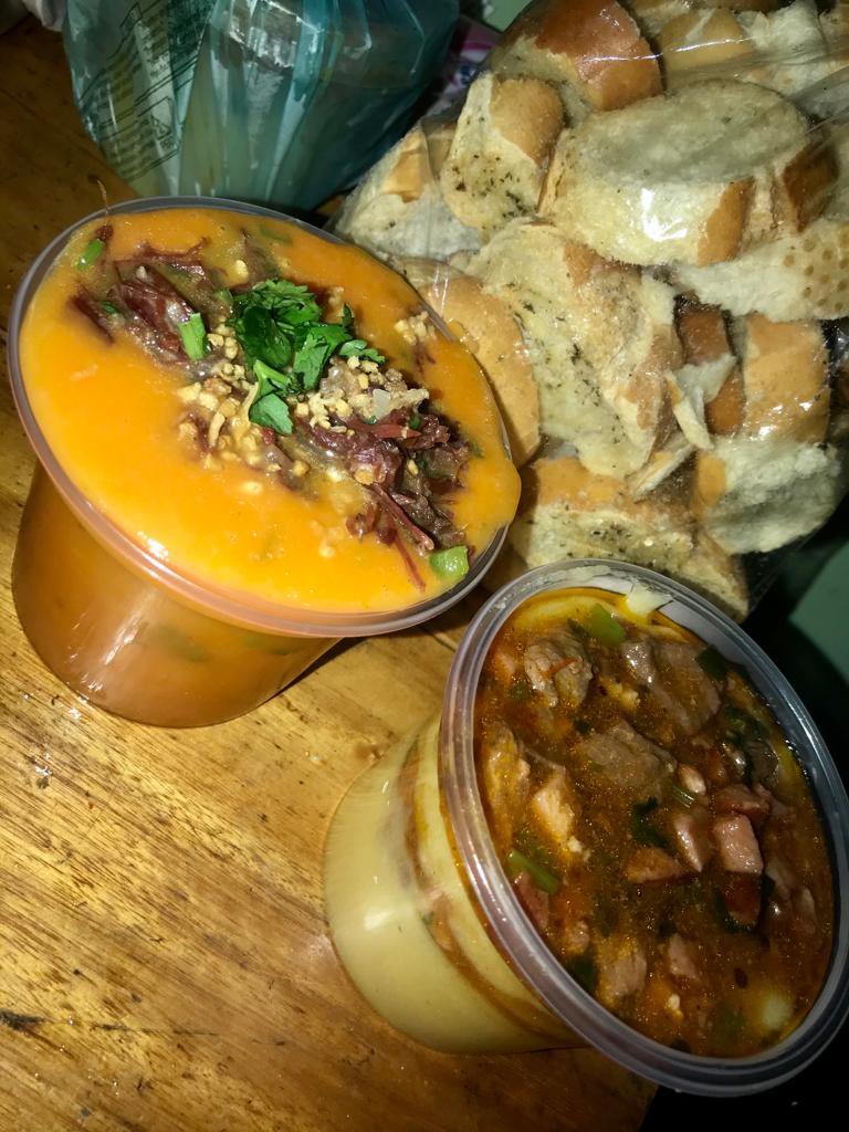 Devido ao tempo frio 👩🏽‍🍳🍵

📍FEIJÃO MEXICANO.
📍 CALDO DE ABÓBORA COM CARNE SECA.

 21 98279‑4207