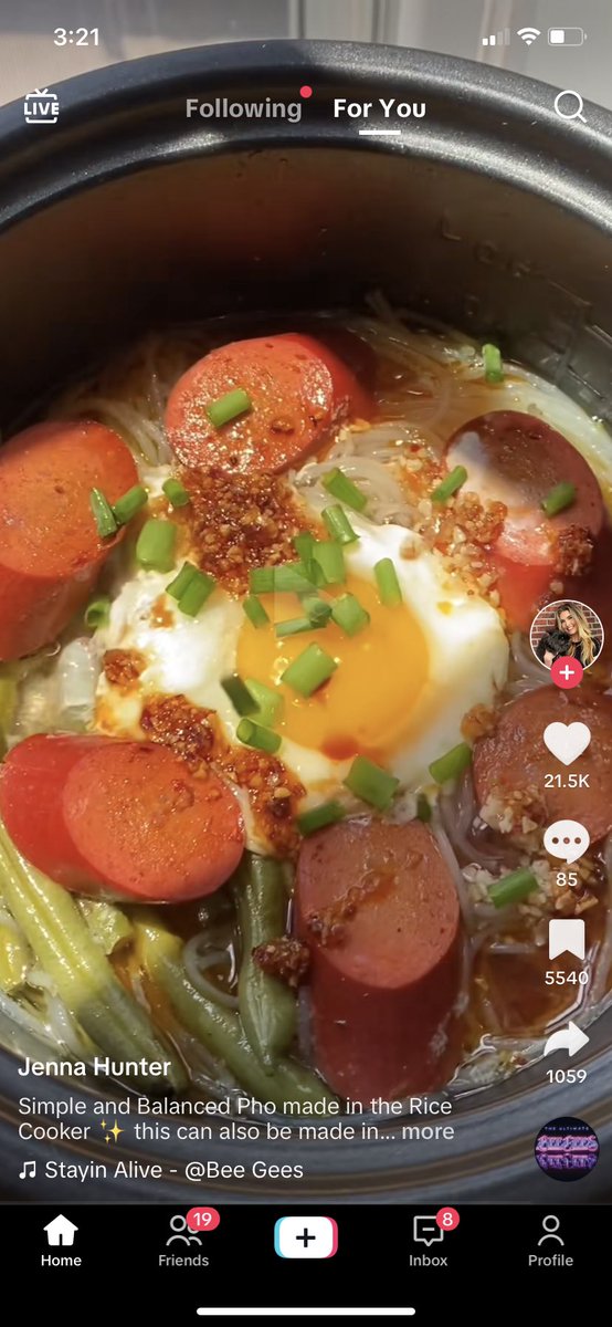 cactussjakk's tweet photo. i need white content creators to stop thinking they’re so bold and different when trying to recreate asian dishes and messing up HORRIBLY. wtf is this ???? 😐 https://t.co/yvbc9tIK5y