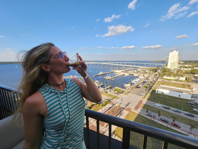 Sipping my Expresso Martini Want to buy me a drink? 😉  Send me a Amazon gift card to phatbootyproduction@gmail<a href="/tag/drink"class="tags"><span>#drink</span></a><a href="/tag/goddess"class="tags"><span>#goddess</span></a><a href="/tag/martini"class="tags"><span>#martini</span></a><a href="/tag/views"class="tags"><span>#views</span></a>