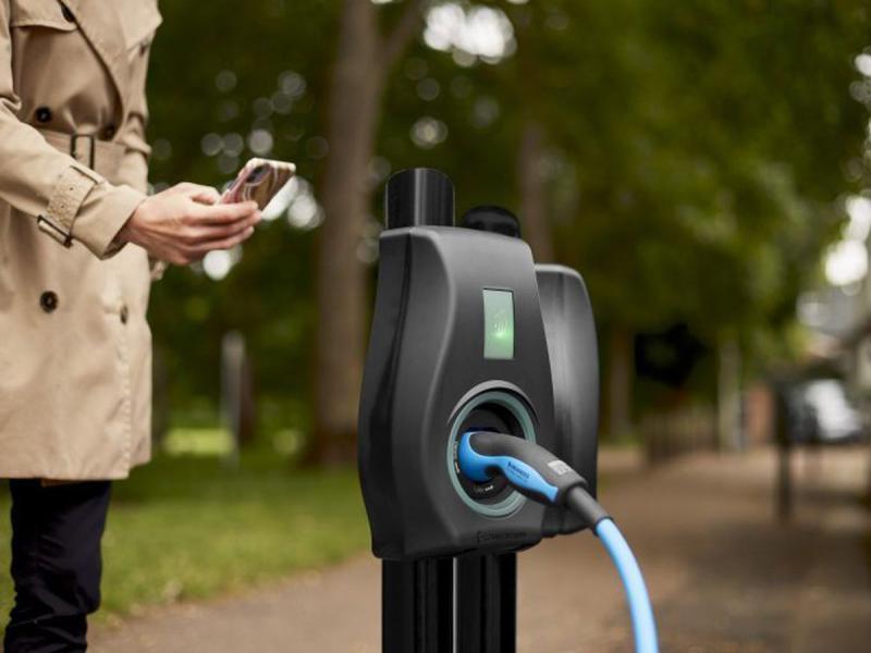 automateon's tweet image. NSW govt announced a new funding round to install 500+ kerbside EV chargers. It&apos;s an attempt to address the issue of almost 1-in-3 EV drivers in NSW not having access to off-street parking to charge.

Unsurprisingly the targeted LGAs are mostly inner-city.
zpr.io/2vy9ayMM