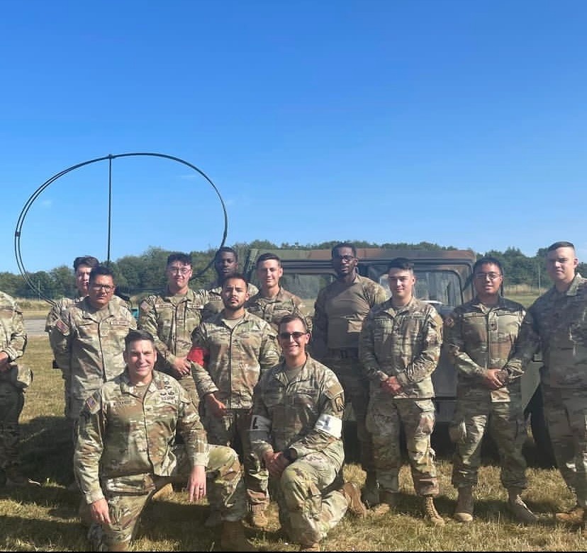 Flag_and_Torch's tweet photo. 504th Brigade Signal Company with soldiers from 21st TSC out here performing fantastic in this year's JulyX HF competition. They could not have asked for better weather for the occasion!
@21stTSC https://t.co/XZqGfwRthX