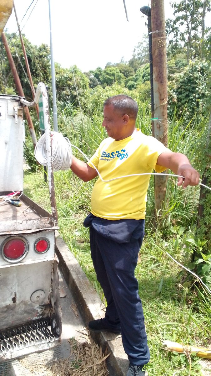 19/07. Cuadrilla de Luz. Sustitución de 50mts de Cable #10 en tramo sulfatado debido a corto circuito en caja de control aérea en carretera Los Guayabitos via Oripoto.