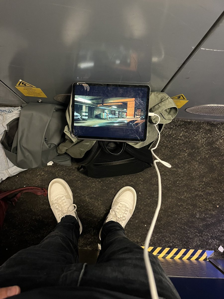 _Eppy's tweet photo. Complete shambles on the delayed and overly packed 19:37 @AvantiWestCoast train from Euston to Piccadilly!!! https://t.co/BxgRhDzkul