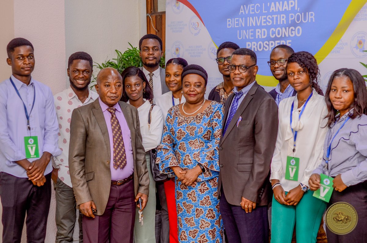 BythiahProject's tweet photo. 6 étudiants Universitaires de la ville de Kinshasa (RDC) ont commencé leur stage académique le 17 Juillet 2023 au sein de l’ANAPI @investindrc en collaboration avec TBP @BythiahProject sur l'encadrement des jeunes à l'Entreprenariat. Enjoy🙌👏👏 https://t.co/ePnmS6QD34