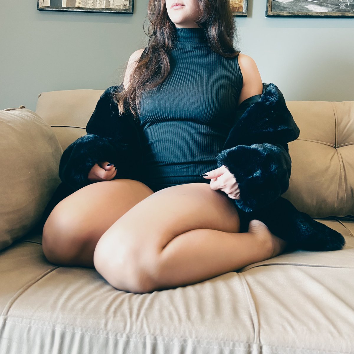 SitriHyo's tweet photo. I want some cuddles now, daddy 😤 https://t.co/VLtB0CpDuo