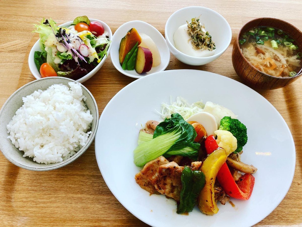 habacchi's tweet photo. ランチは #東川町 #Rakuda Cafe へ🚙
ものすごい久しぶりに行けました☺️
めちゃくちゃ美味しーーーい😆💕
また来られますように✨ https://t.co/jcbW86Apxi