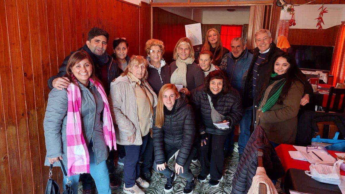 NoraBedano's tweet photo. En VillaMaria, la tarde en contacto con los vecinos y vecinas del Barrio Bello Horizonte. El eje de las conversaciones, el acceso al sistema público de salud, al transporte y la seguridad.
#ElProyectosigue
@JoseCarignanoo
https://t.co/sQXD7OdrIP
