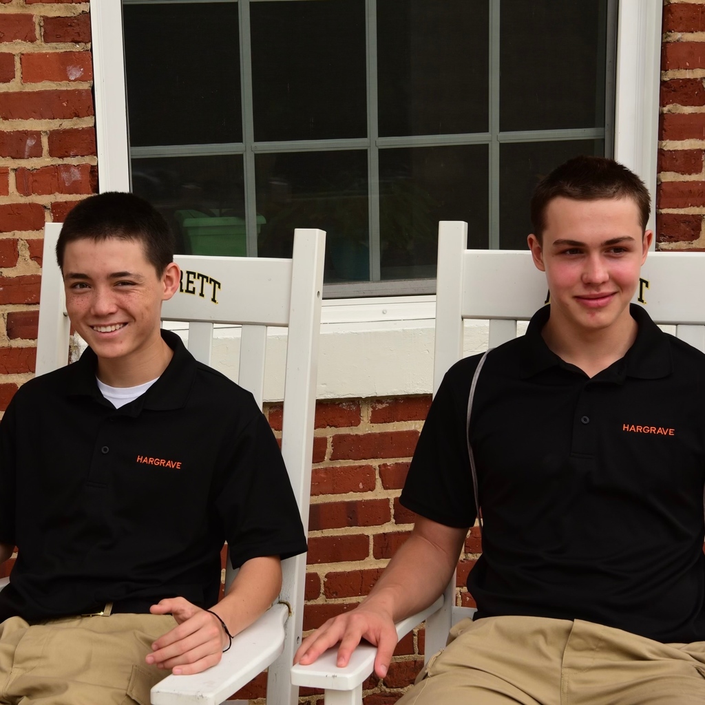 HargraveTigers's tweet photo. From Hargrave’s now familiar halls to Hampden Sydney and Averett University’s bustling quads, our Summer Program students are getting a glimpse into their future journeys post-graduation.  #CollegeVisit #Education #BeMorePrepared https://t.co/jwUQJ9lR7L