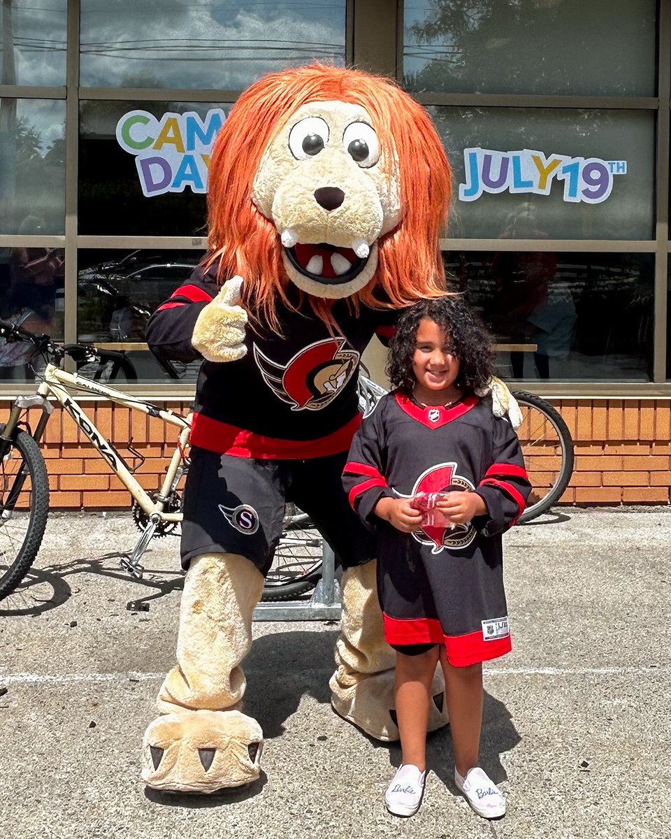 Senators's tweet photo. Capping off a great #CampDay the Senators Community Foundation donated $50,000 to help @TimHortons send kids to camp! 

#GoSensGo https://t.co/6FiYpkdrSI