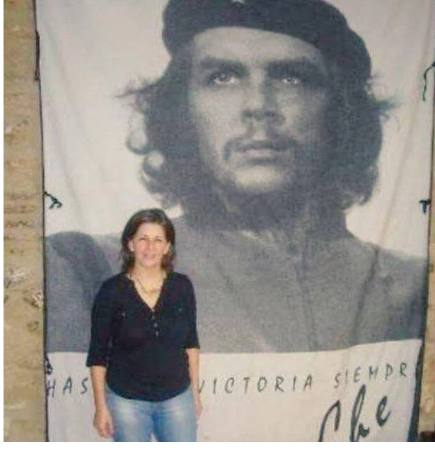 Uno de los mayores homófobos de la historia, que encerró a miles de homosexuales a los que consideraba "pervertidos" en campos de trabajos forzados. 

Tanto hablar de fotos de los demás, háblanos de esta, Yoli.