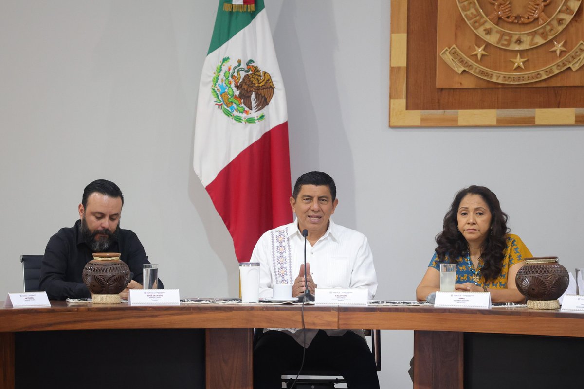 El día de hoy tuvo lugar la reunión del Gabinete Legal encabezada por el GobernadorSalomón Jara Cruz, para continuar realizando acciones en beneficio de nuestra #PrimaveraOaxaqueña.

#SomosUnPuebloTransformandoSuHistoria