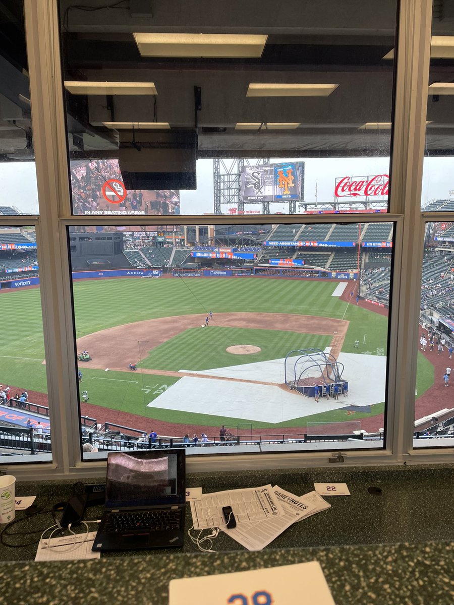 milesschachner's tweet photo. Awesome to be covering #Mets tonight! They’re playing the White Sox, which pits off two of the more disappointing teams in MLB this year https://t.co/KCpWLzFui2