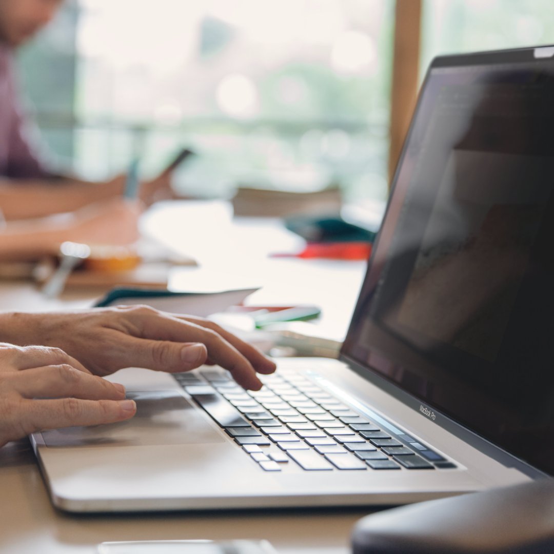 belkin's tweet image. Stay protected at the airport, coffee shop, and more. 🔒
The #ScreenForce TruePrivacy Screen Protector keeps prying eyes 🔎 away from your sensitive data. Available now for #iPad 7th Gen and #Macbook