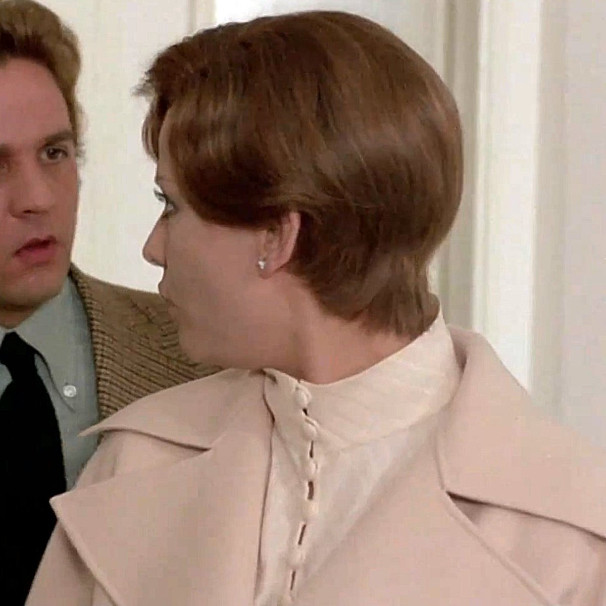 highcollars's tweet image. Claudia Cardinale (A mezzanotte va la ronda del piacere 1975) #highcollar #highneck #highneckblouse #highcollarblouse #blouse #70sblouse #buttonedup #2buttoncollar #70sfashion #whiteblouse #movie #1975 #amezzanottevalarondadelpiacere #claudiacardinale