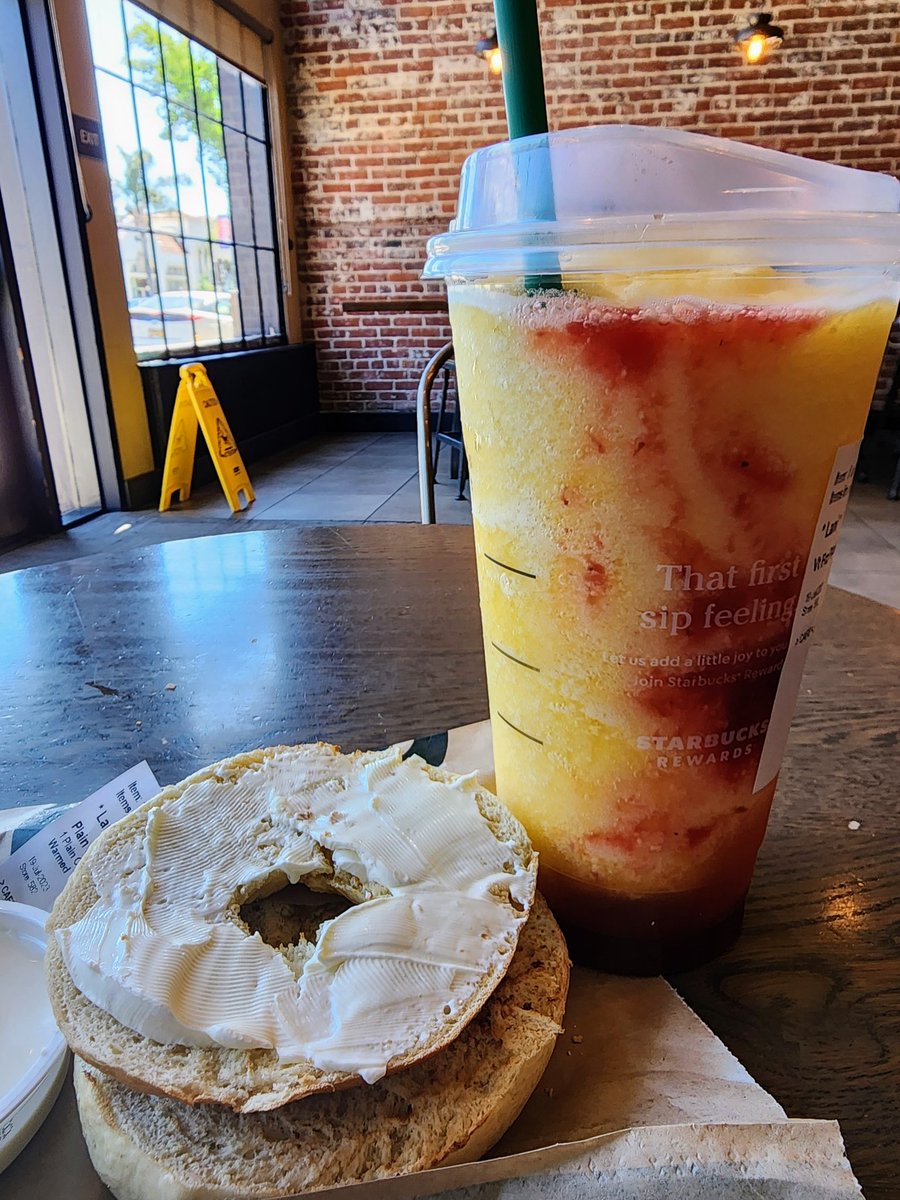 TikiQueen9's tweet photo. Breakfast before work! 😴🥵 #toohotoutside #frozenpineapplelemonade https://t.co/aQnrN7w9m5