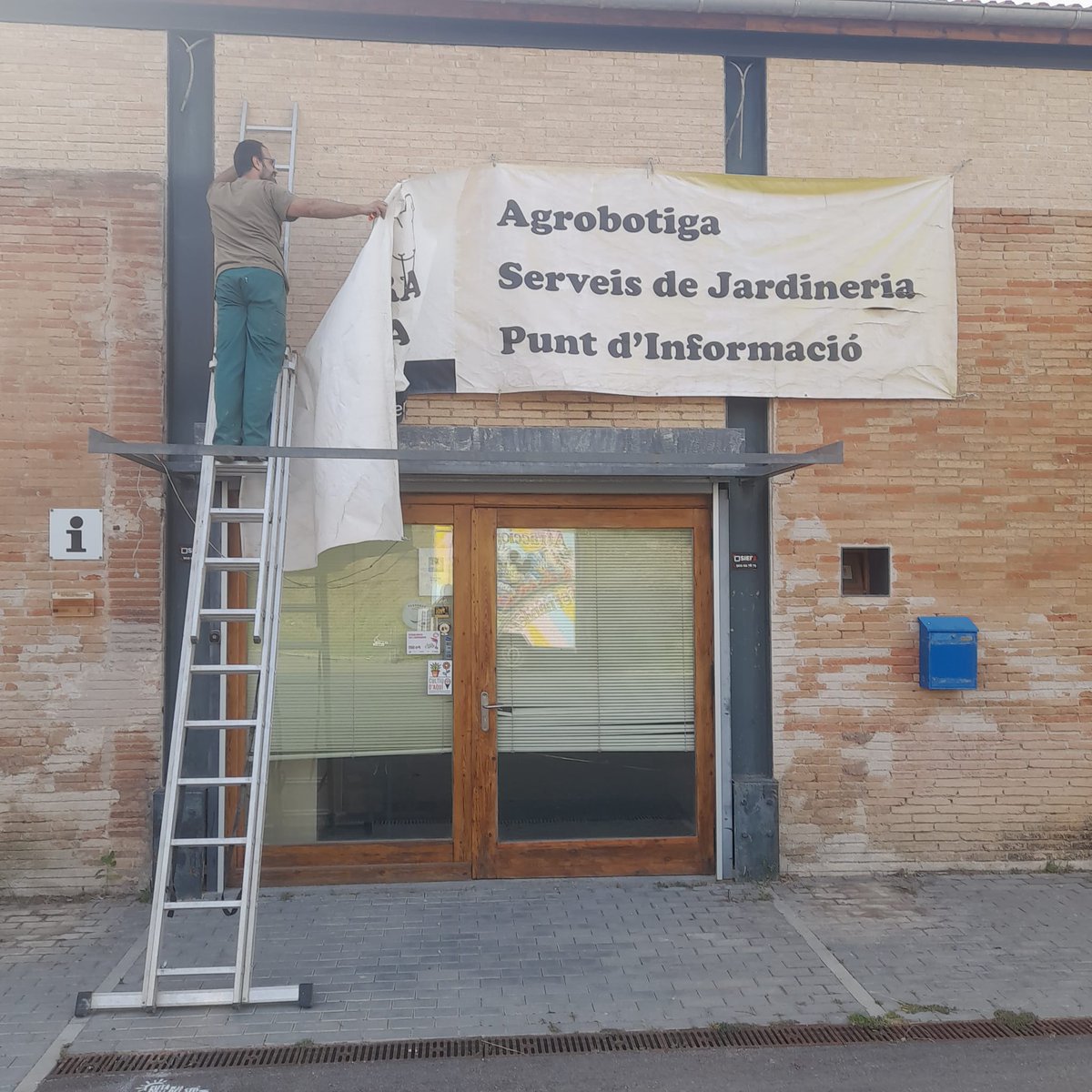 Dimecres 19 de juliol de 2023, l'Agrobotiga -Punt d'informació Sikarra Nostra, a Sant Guim de Freixenet, ha abaixat el teló definitivament, després de 10 anys bonics de bona feina divulgant, difonent, dinamitzant i cultivant #laSegarra #AltaSegarra #SantGuimdeFreixenet