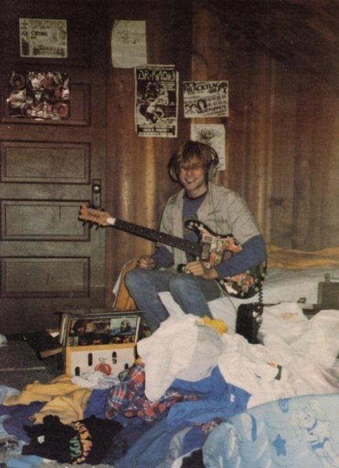 18 year old Kurt Cobain, 1985.