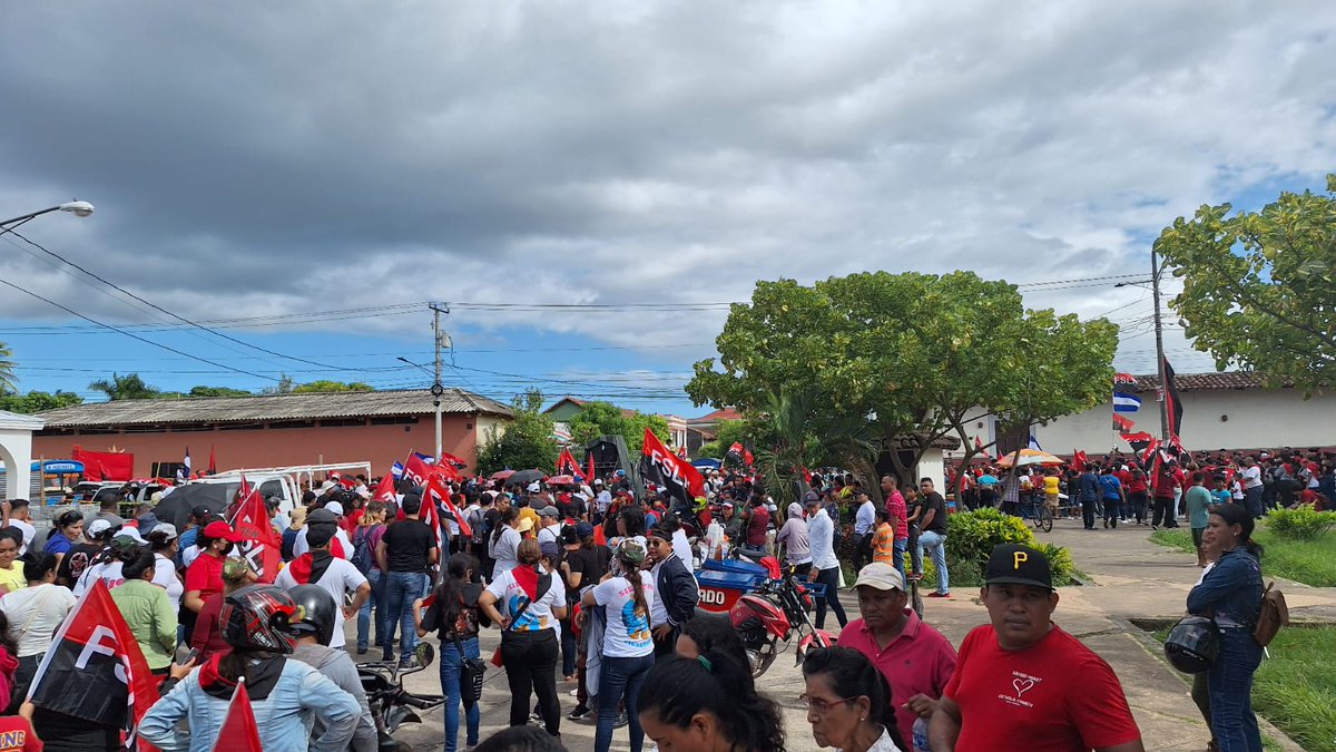 El pueblo de Granada, la Gran  Sultana, celebrando el 44 aniversario del triunfo de la Revolución Popular Sandinista, con derroche de alegría, con bandas de guerra y la juventud celebrando la fiesta nacional. #4419VivaLaRevolución #4419SiempreMásAllá #MolotovDigital #Nicaragua
