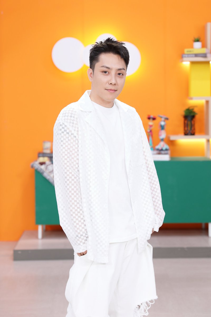 '돌싱글즈4' 새 MC 은지원 "지난 시즌 정주행…매력 있더라" #돌싱글즈4 #은지원 

"섭외가 왔을때 '돌싱글즈3'을 모니터했는데, 보다 보니 빠져서 정주행을 다 했다"
enews.imbc.com/News/RetrieveN…