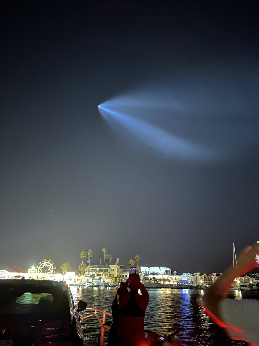 AmandaGhusson's tweet photo. Space X launch from the Balboa Island Ferry https://t.co/wu8cyRpqgD