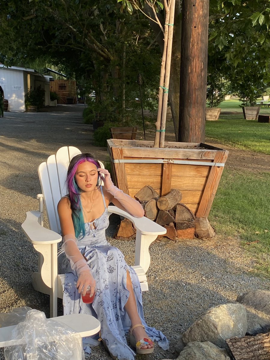 AlyssaJeselle's tweet photo. I made a dress :) https://t.co/KOlGqxp1at