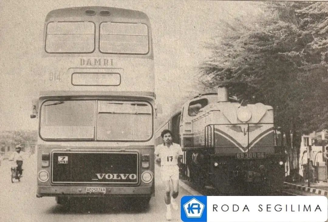 solozamandulu's tweet photo. Apa kenanganmu naik bus tumpuk ini?

Selain Jakarta, Kota Semarang, Makassar dan Medan, Kota Solo jg pernah mengoperasikan bus tingkat sbg angkutan kotanya.

© 2023 Arsip pribadi (Seto Indarto)

🔄 @busklasik

#busklasik #buskenangan #buslawas #busjadul #bustempodulu #busdamri https://t.co/YGAZsmqj2f