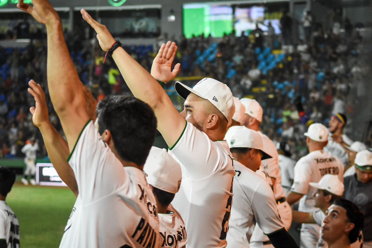 GeneralesdDgo's tweet photo. 5️⃣ Capítulos son historia ⚾️ 

Los Generales arman rally de tres carreras 🫵🏻

☁️ @AlgodonerosUL 1️⃣ - 7️⃣ #GeneralesDDgo 🪖 https://t.co/1D4ervrRfV