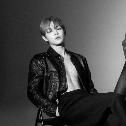 และก็ไม่ได้ใส่เสื้อข้างในอีกต่อไป