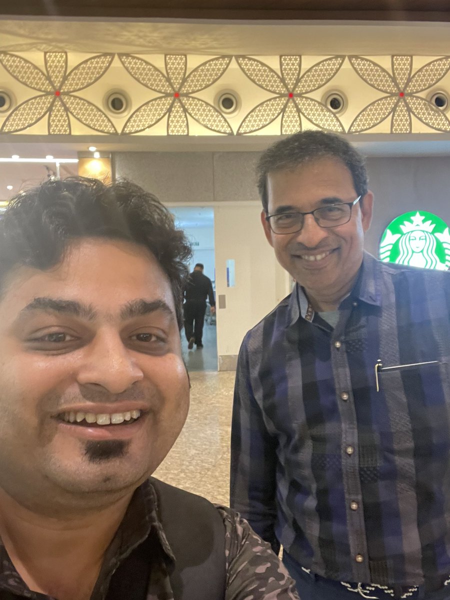 Happy Birthday <a href="/bhogleharsha/">Harsha Bhogle</a> Sir 😃🎂🎉🎁