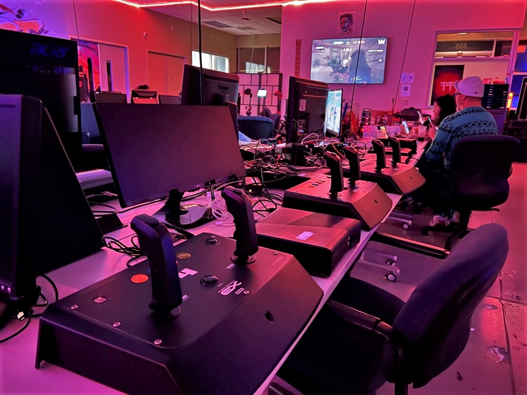 hackerdojo's tweet image. 🚨ATTENTION🚨 The Ultimate Game Night is here! Join us for a night of classic video games, heart-pumping VR experiences, Ping Pong battles, and indie game developers. Showcasing their latest creations.✨ meetup.com/hackerdojo/eve… #GameNight #IndieGameDevelopers