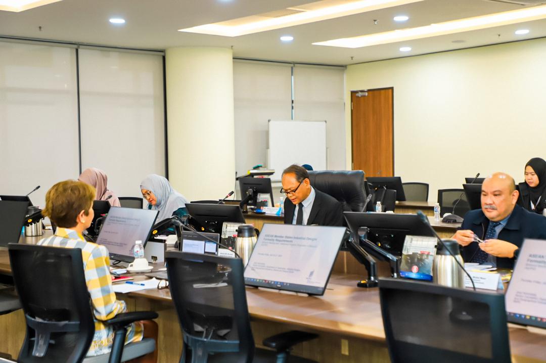 Hari ini berlangsung mesyuarat dua hala antara MyIPO dan World Intellectual Property Organization (WIPO) bagi membincangkan Laporan dan Syor tentang Kajian Formaliti Reka Bentuk Perindustrian ASEAN.