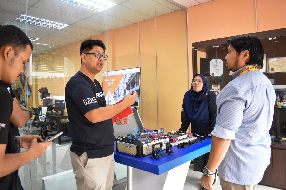 tr_trobot's tweet image. Recently, T-Robot hosted representatives from MPC, led by Dr. Halimahton Sa'diah. It was an honor to showcase our Robotics Center to the MPC team, exploring our i4.0 services. Thank you for visiting, and stay tuned for more updates from T-Robot!
@MPC_HQ

#trobot #robothub #ir40