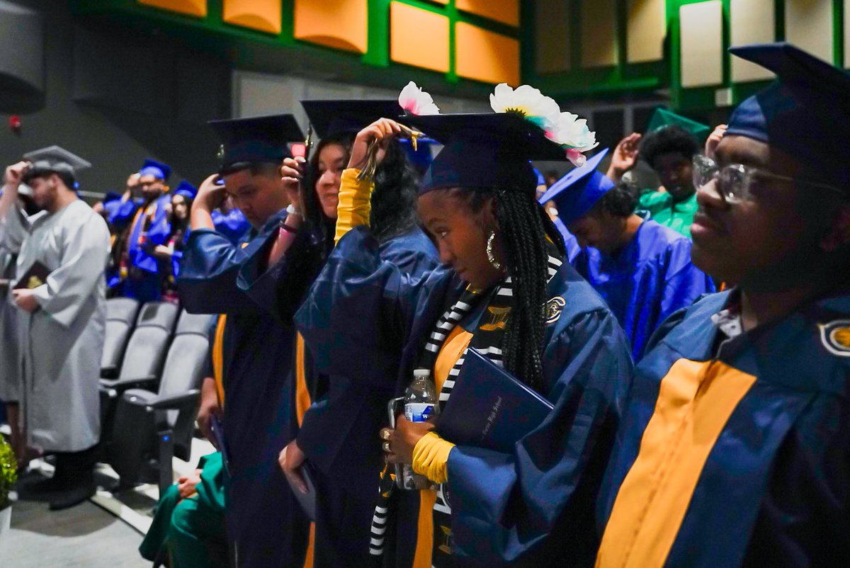 🌞🏫 Dreams don't take a summer break, and neither did these 46 outstanding seniors! 

Congratulations on graduating at the RUSD’s Summer Commencement Ceremony. Your perseverance and commitment are commendable. Here's to a bright future ahead! 🎓🌟