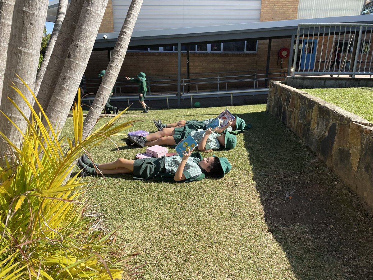 mhocyear3's tweet photo. Enjoying the sunshine at lunch time☀️ https://t.co/1vIEw53aJs
