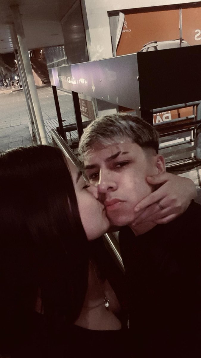 abriledesmaa's tweet photo. 1 año con mi persona favorita, te amo para siempre y nunca dudes del amor que te tengo❤️‍🩹 https://t.co/Nl9q0lCX45