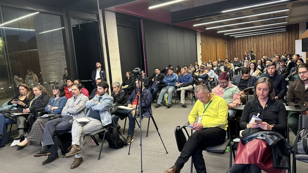 GGGICol's tweet photo. ¡Ya inició el foro nacional “Colombia Cero Deforestación: producción sostenible para el país” en #Agroexpo 2023!
Participaremos con el apoyo de @NoruegaenCOL junto con @TFAColombia, @TNC_Colombia @Alkosto, @FedepalmaOrg, @MinAmbienteCo, @cia_chocolates y @AlqueriaOficial. https://t.co/j098SVZrSA