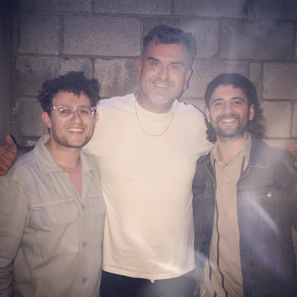 Vigilantes (@vigilantesmusic) on Twitter photo One of the most down to earth blokes in rock n roll βοΈ
Thanks for having us mate X
<a href="/Reverend_Makers/">Reverend&TheMakers</a> One of the most down to earth blokes in rock n roll βοΈ
Thanks for having us mate X
<a href="/Reverend_Makers/">Reverend&TheMakers</a>