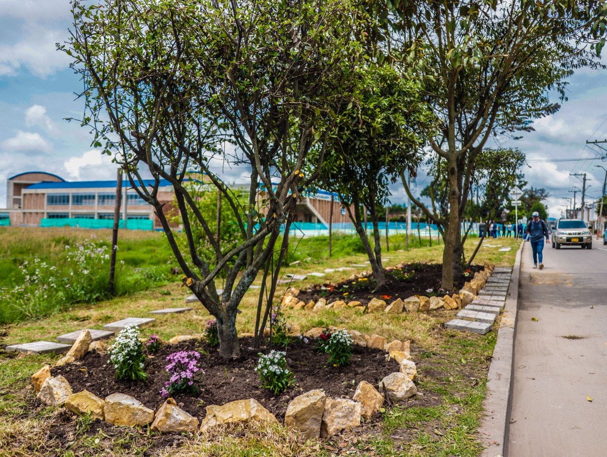 AlcaldiaFunza's tweet photo. #FunzaRindeCuentas2022 💧🌧 Construimos el alcantarillado pluvial en la calle 12, entre carreras 24 y 26, sector #SieteTrojes. Conducimos aguas lluvias hacia cuerpos hídricos para evitar afectaciones. Inversión: $988.151.057

@CundinamarcaGob @DanielFBernalM @emaafesp https://t.co/sv8mFRJXyc