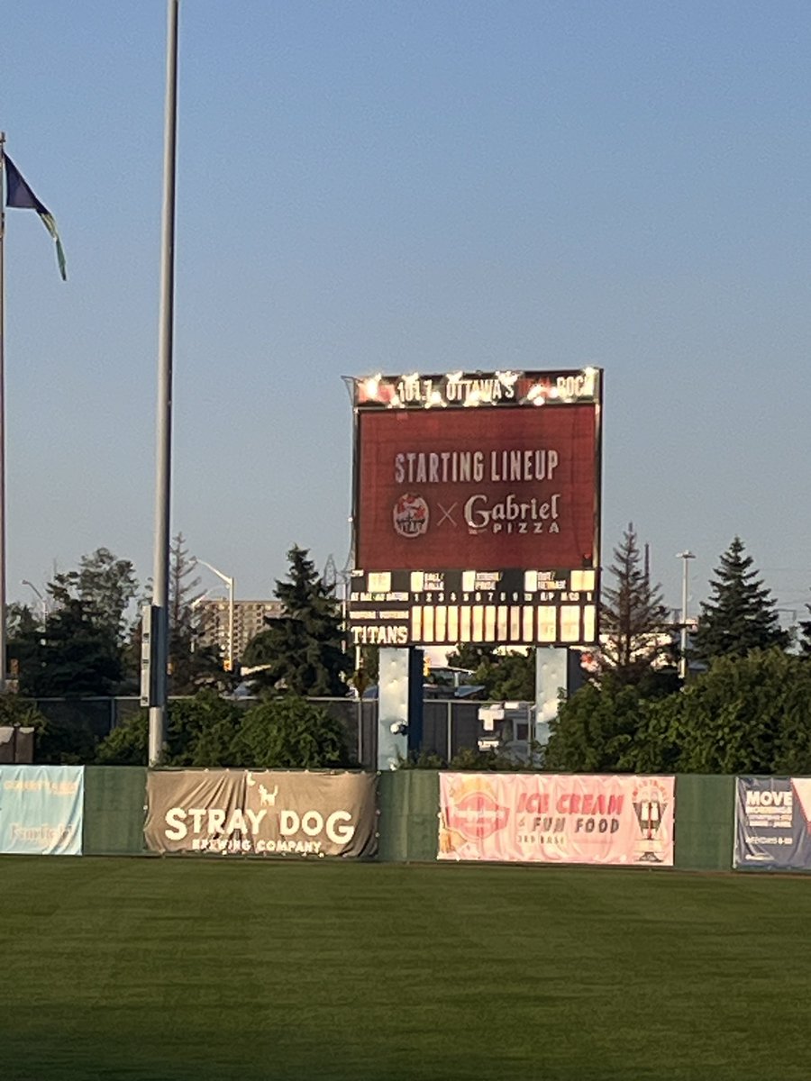 DaveRoseActor's tweet image. You know it’s time for the second game of the @ottawa_titans double header when you see the @GabrielPizza starting lineup! Shame they ran out of pizza an hour ago… you did tell the f&amp;amp;b manager there was two games, right? #frontierleague is cool. #bushleague is not.