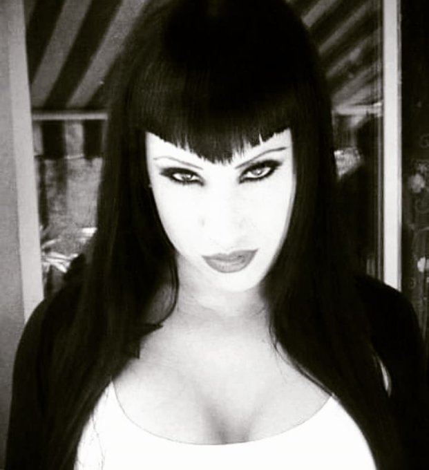 Pic of the day🦇🖤 https://t.co/fJ5dWBzM4j