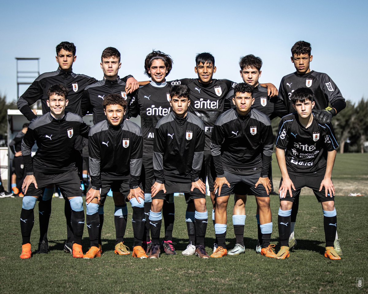 Nueva Semana.!!!
Seguimos trabajando con muchas Ganas y Responsabilidad.

Vamo Arriba...💜🇺🇾🤍