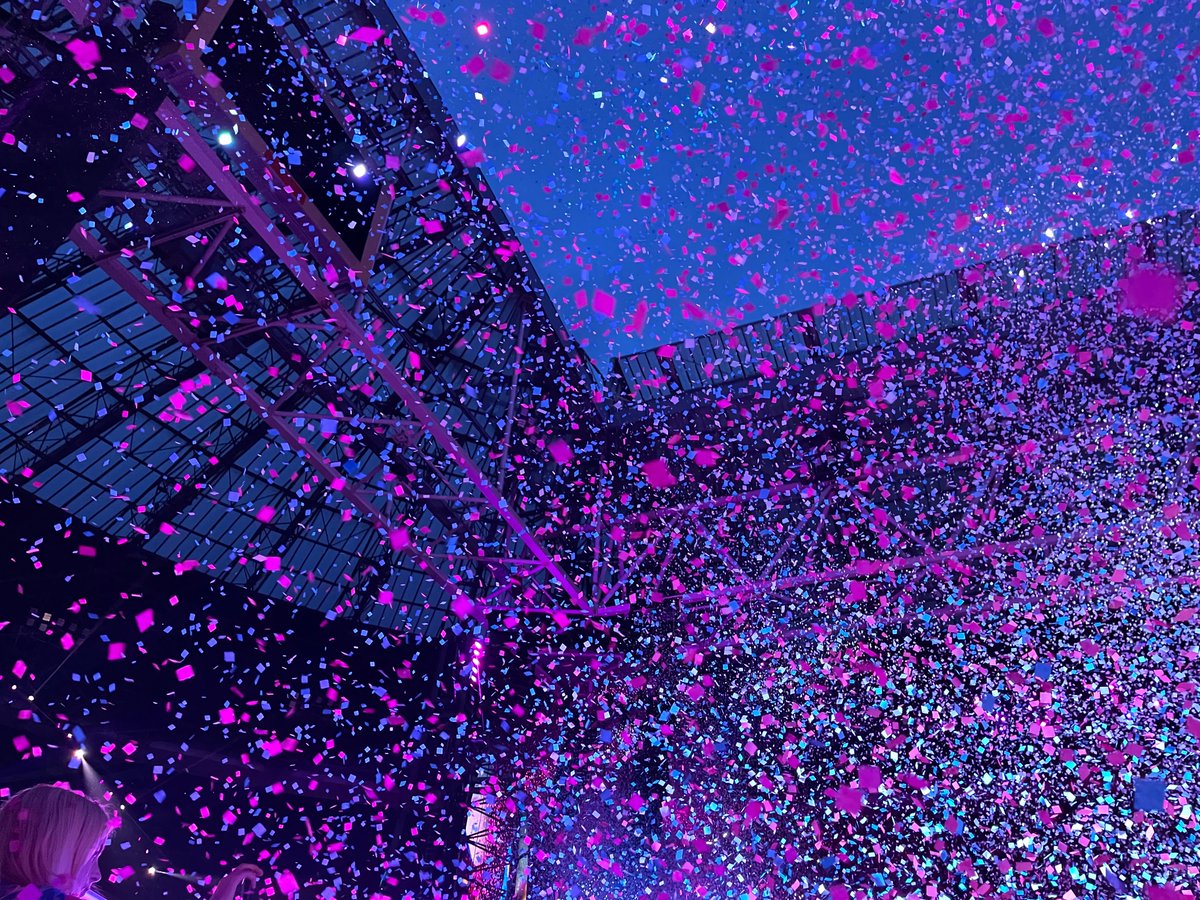 ThorinDurin's tweet photo. @coldplay No, thank you ❤️ https://t.co/ABCIa3NQJh